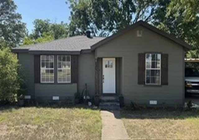 Photo 1 of Single family home for sale at 821 College St, Cleburne, TX 76033 | MLS# 21324699 | Listing updated on 2026-08-30
