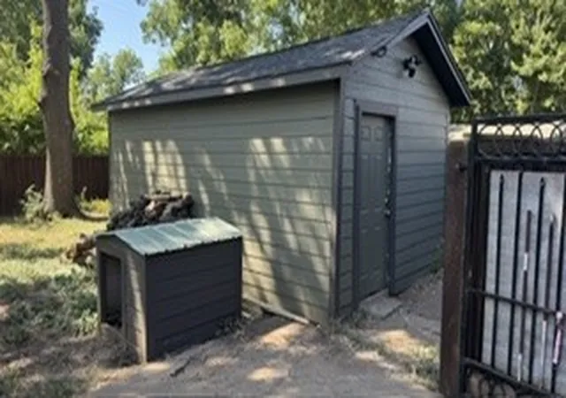 Photo 4 of Single family home for sale at 821 College St, Cleburne, TX 76033 | MLS# 21324699 | Listing updated on 2026-08-30