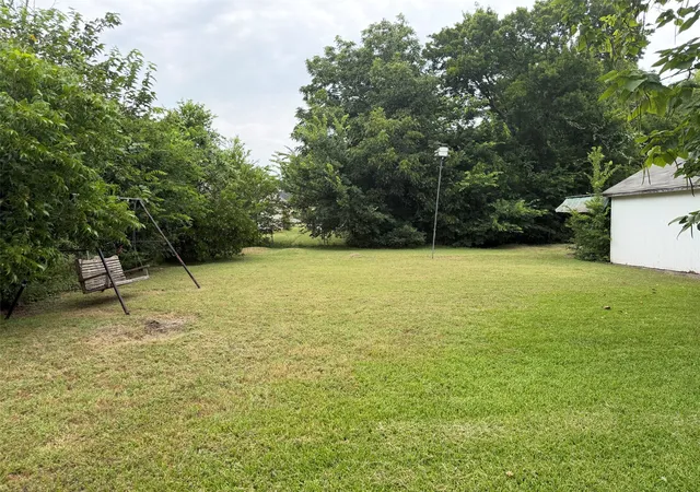 Photo 3 of Single family home for sale at 319 Shenandoah St, Marlin, TX 76661 | MLS# 21324676 | Listing updated on 2026-08-29