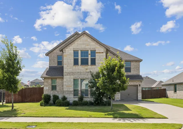 Photo 1 of Sale Pending at 622 Summer Grove Dr, Midlothian, TX 76065 | MLS# 21322130 | Listing updated on 2026-08-31