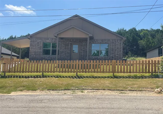 Photo 1 of Single family home for sale at 4313 Mountain Hollow Dr, Granbury, TX 76048 | MLS# 21324666 | Listing updated on 2026-08-18