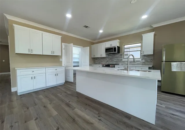 Photo 2 of Single family home for sale at 4313 Mountain Hollow Dr, Granbury, TX 76048 | MLS# 21324666 | Listing updated on 2026-08-18