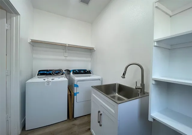 Photo 4 of Single family home for sale at 4313 Mountain Hollow Dr, Granbury, TX 76048 | MLS# 21324666 | Listing updated on 2026-08-18