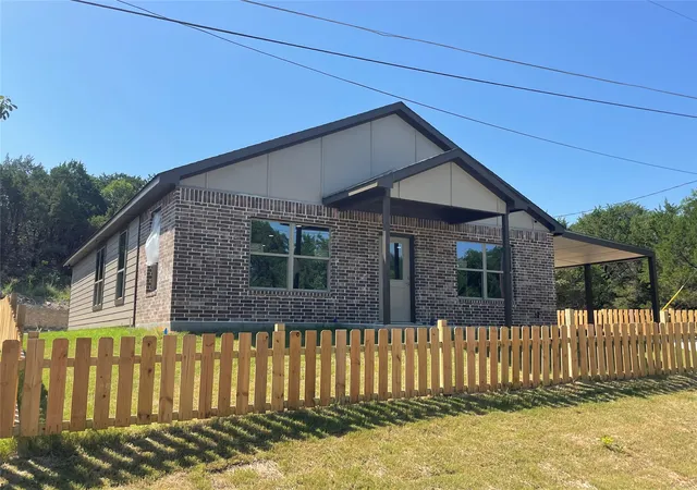 Photo 1 of Single family home for sale at 4311 Mountain Hollow Dr, Granbury, TX 76048 | MLS# 21324691 | Listing updated on 2026-10-27