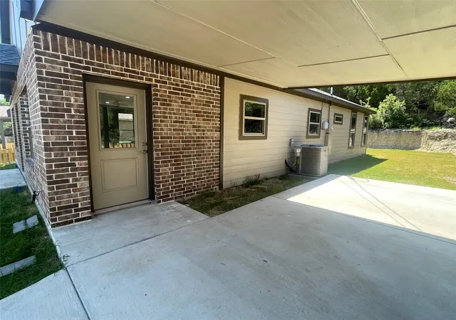 Photo 2 of Single family home for sale at 4311 Mountain Hollow Dr, Granbury, TX 76048 | MLS# 21324691 | Listing updated on 2026-10-27