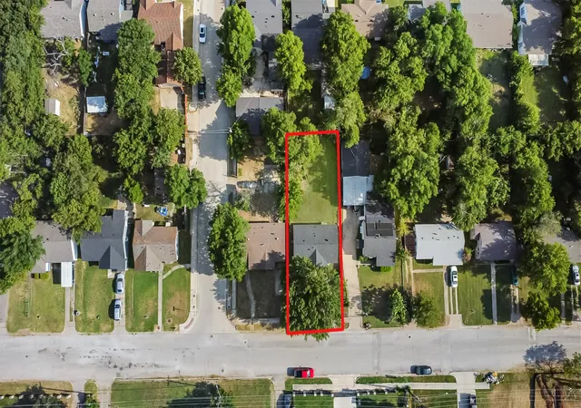 Photo 2 of Single family home for sale at 5624 S Hampshire Blvd, Fort Worth, TX 76112 | MLS# 21324770 | Listing updated on 2026-08-03