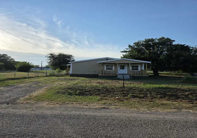 Photo 3 of Single family home for sale at 916 West Avenue B, Rosebud, TX 76570 | MLS# 21323663 | Listing updated on 2026-08-30
