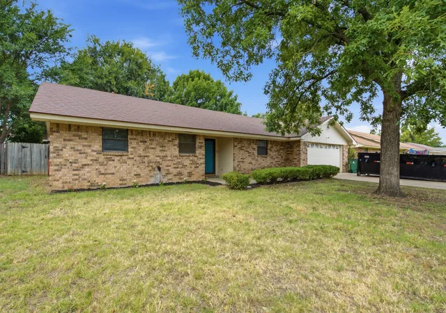 Photo 4 of Single family home for sale at 1408 Inglewood Dr, Stephenville, TX 76401 | MLS# 21324653 | Listing updated on 2026-07-08