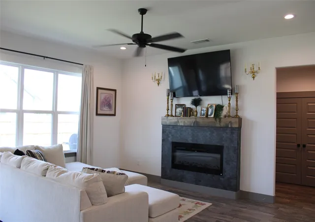 Photo 3 of Single family home for sale at 9221 Parkview, Tolar, TX 76476 | MLS# 21324713 | Listing updated on 2026-09-23