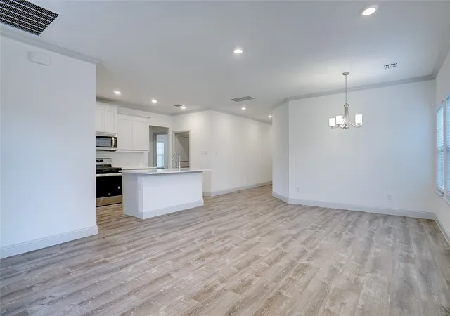 Photo 3 of Single family home for sale at 331 Oak Creek Dr, Lavon, TX 75166 | MLS# 21324794 | Listing updated on 2026-08-24