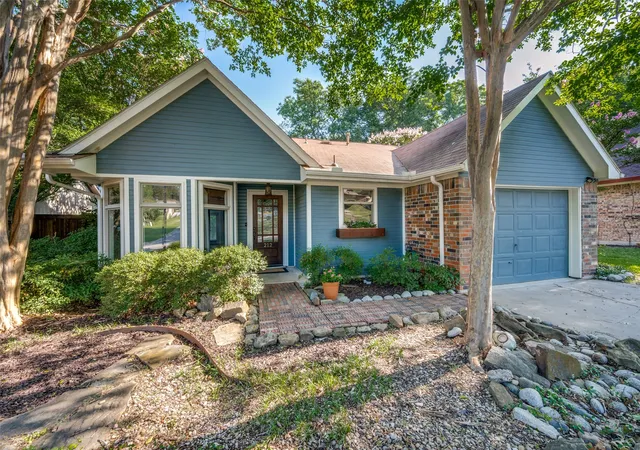Homes for sale in Mc Kinney, TX | 212 W Graham St, Mc Kinney, TX 75069 | MLS# 21324003