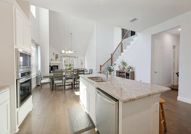 Photo 3 of Single family home for sale at 712 Matador Ln, Arlington, TX 76002 | MLS# 21324462 | Listing updated on 2026-07-12
