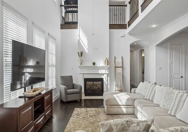 Single family home for sale at 1022 Shadyside Ln, Dallas, TX 75223 | MLS# 21322185