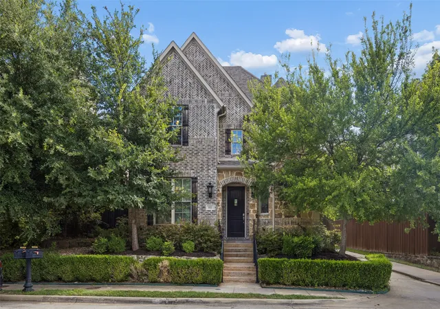 Photo 2 of Single family home for sale at 1022 Shadyside Ln, Dallas, TX 75223 | MLS# 21322185 | Listing updated on 2026-08-30