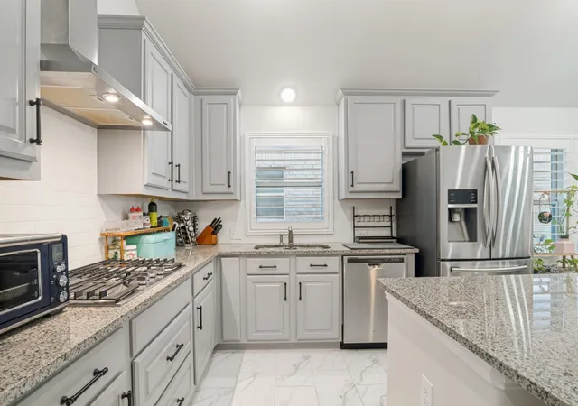 Photo 4 of Sale Pending at 2718 Bechtol St, Garland, TX 75042 | MLS# 21323597 | Listing updated on 2026-08-31
