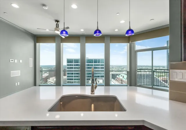 1st image of 500 Throckmorton St #2004, Fort Worth, TX 76102 | MLS# 21324999