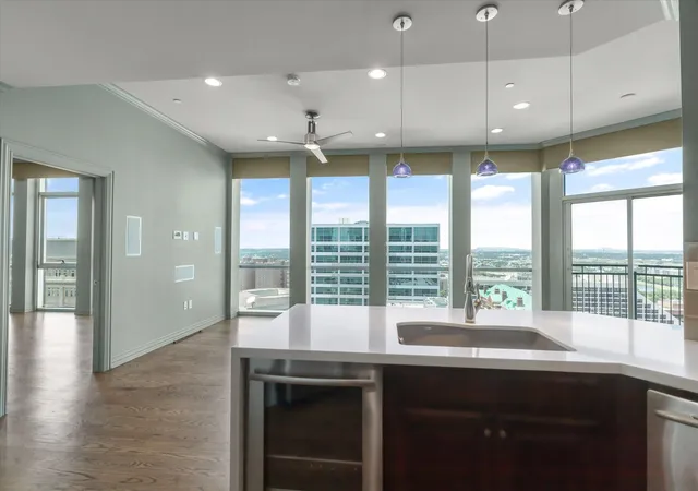 2nd image of 500 Throckmorton St #2004, Fort Worth, TX 76102 | MLS# 21324999