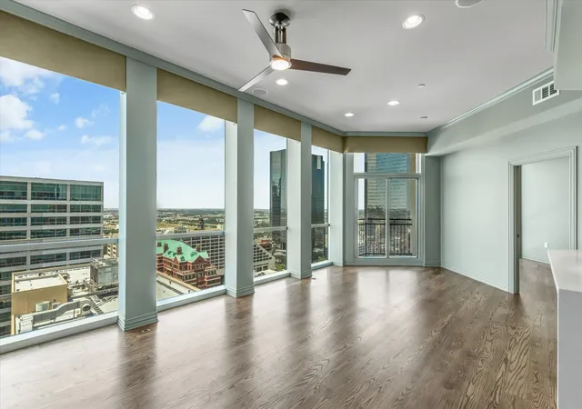 3rd image of 500 Throckmorton St #2004, Fort Worth, TX 76102 | MLS# 21324999