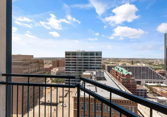 5th image of 500 Throckmorton St #2004, Fort Worth, TX 76102 | MLS# 21324999