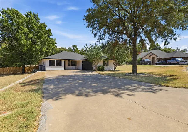 Photo 2 of Single family home for sale at 9705 Rosalie Ct, Granbury, TX 76049 | MLS# 21323886 | Listing updated on 2026-09-18