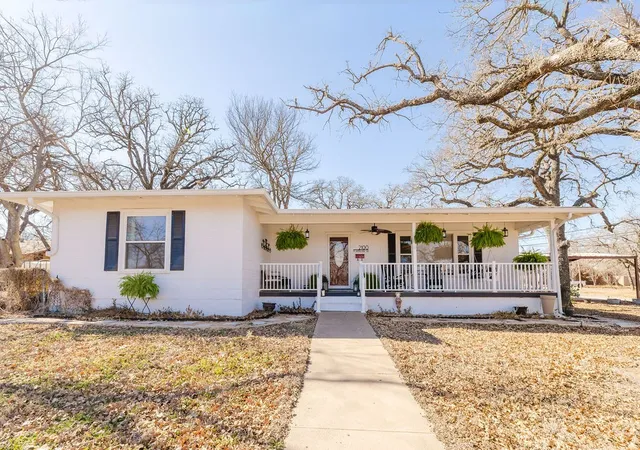 1st image of 2100 Morningside Dr, Mineral Wells, TX 76067 | MLS# 21325024
