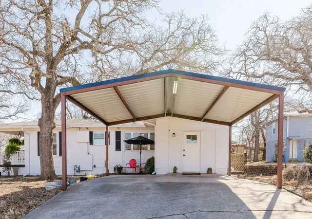 3rd image of 2100 Morningside Dr, Mineral Wells, TX 76067 | MLS# 21325024