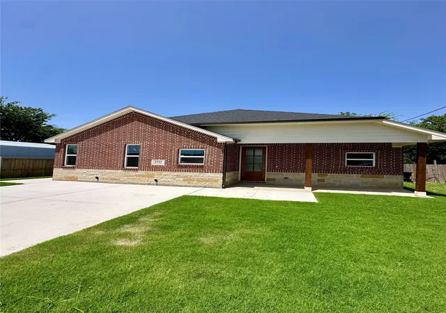 Photo 1 of Single family home for sale at 2312 Morgan St, Greenville, TX 75401 | MLS# 21325044 | Listing updated on 2026-07-09
