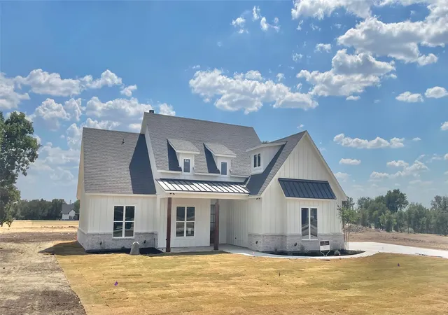 Photo 4 of Single family home for sale at 2004 Collin St, Weatherford, TX 76085 | MLS# 21324273 | Listing updated on 2026-08-31