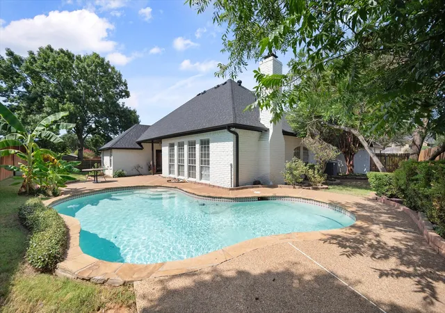 Photo 1 of Single family home for sale at 812 Turnberry Dr, Mansfield, TX 76063 | MLS# 21321804 | Listing updated on 2026-10-08