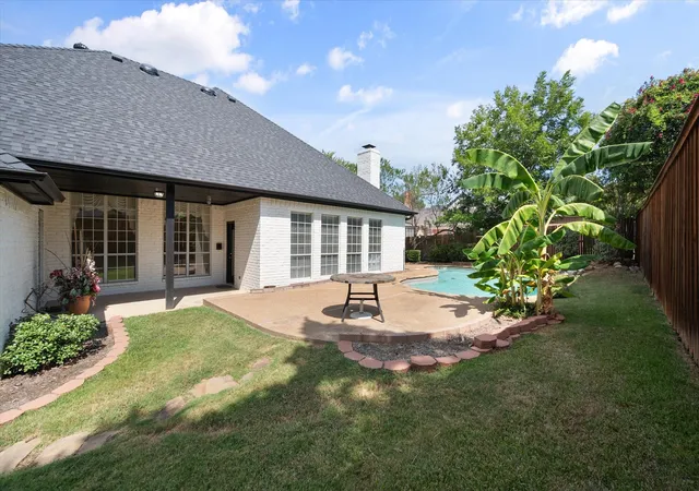 Photo 4 of Single family home for sale at 812 Turnberry Dr, Mansfield, TX 76063 | MLS# 21321804 | Listing updated on 2026-10-08