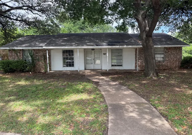 Photo 1 of Sale Pending at 354 Brookview Dr, Garland, TX 75043 | MLS# 21325129 | Listing updated on 2026-07-23