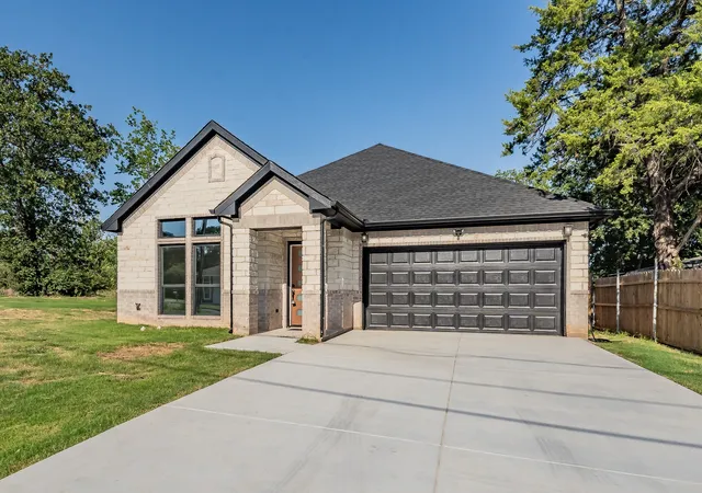 Photo 1 of Single family home for sale at 1507 Langston St, Fort Worth, TX 76105 | MLS# 21325073 | Listing updated on 2026-08-19