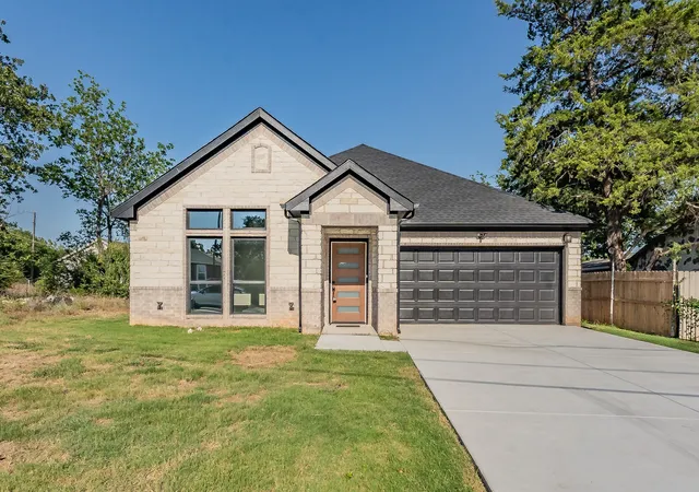 Photo 2 of Single family home for sale at 1507 Langston St, Fort Worth, TX 76105 | MLS# 21325073 | Listing updated on 2026-08-19