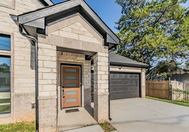Photo 3 of Single family home for sale at 1507 Langston St, Fort Worth, TX 76105 | MLS# 21325073 | Listing updated on 2026-08-19