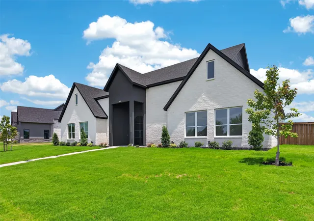 Photo 2 of Single family home for sale at 1010 Devonshire Dr N, Forney, TX 75126 | MLS# 21322915 | Listing updated on 2026-09-21
