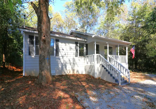 Photo 2 of Sale Pending at 708 Ellington St, Atlanta, TX 75551 | MLS# 21325136 | Listing updated on 2026-09-06