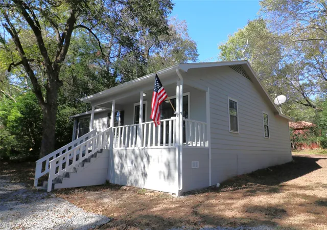 Photo 3 of Sale Pending at 708 Ellington St, Atlanta, TX 75551 | MLS# 21325136 | Listing updated on 2026-09-06