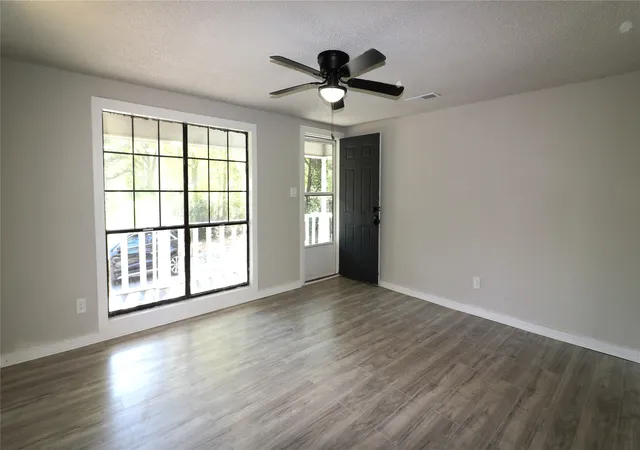 Photo 4 of Sale Pending at 708 Ellington St, Atlanta, TX 75551 | MLS# 21325136 | Listing updated on 2026-09-06