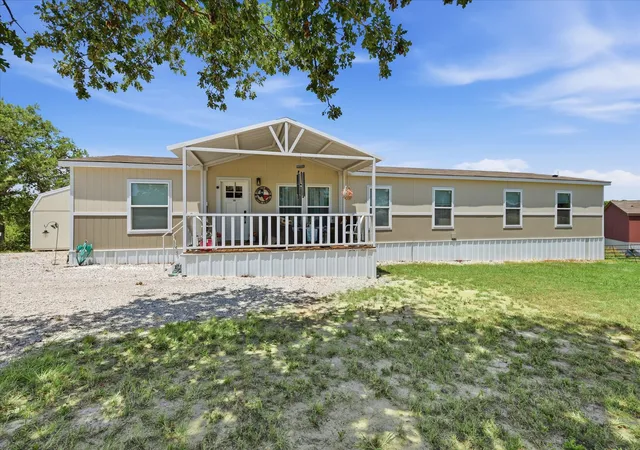 Photo 3 of Manufactured home for sale at 193 Firefly Dr, Springtown, TX 76082 | MLS# 21324360 | Listing updated on 2026-07-09