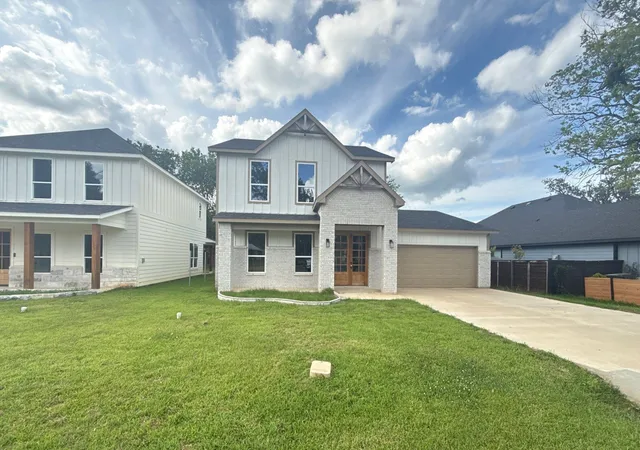 Photo 2 of Single family home for sale at 1997 Lakeview Dr, Tool, TX 75143 | MLS# 21325219 | Listing updated on 2026-10-07