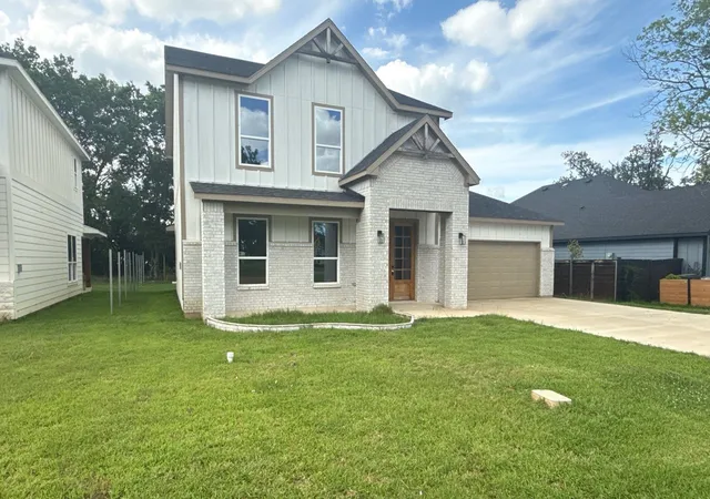 Photo 3 of Single family home for sale at 1997 Lakeview Dr, Tool, TX 75143 | MLS# 21325219 | Listing updated on 2026-10-07