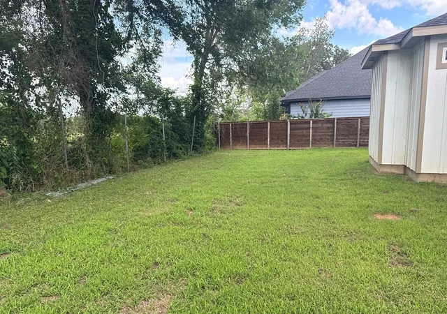 Photo 4 of Single family home for sale at 1997 Lakeview Dr, Tool, TX 75143 | MLS# 21325219 | Listing updated on 2026-10-07