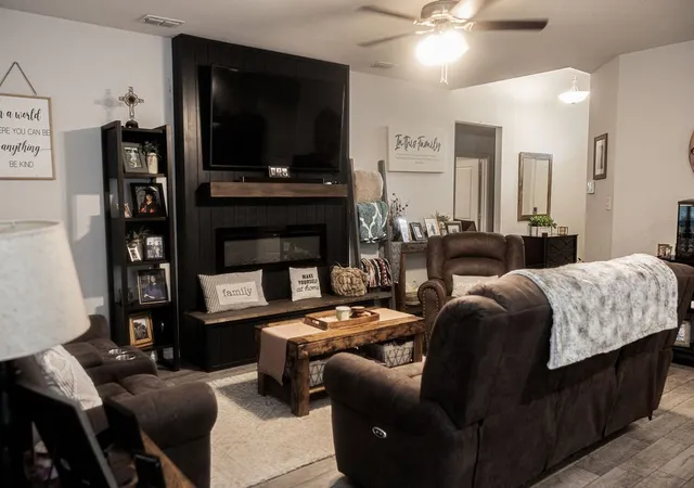 Photo 2 of Single family home for sale at 9700 Hickory Knob Dr, Fort Worth, TX 76108 | MLS# 21322507 | Listing updated on 2026-08-22