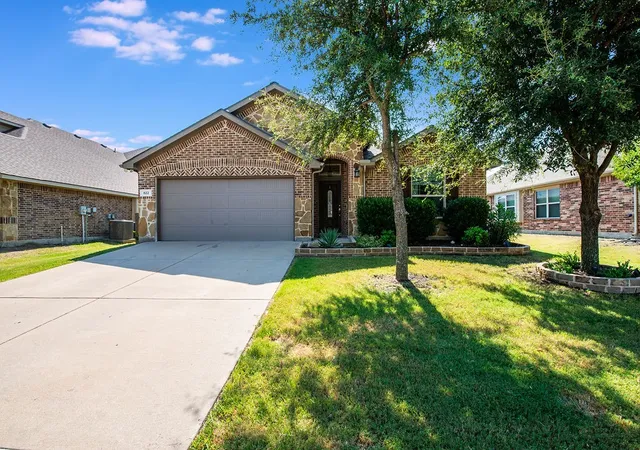 Photo 1 of Single family home for sale at 822 Graham Dr, Burleson, TX 76028 | MLS# 21324695 | Listing updated on 2026-07-09