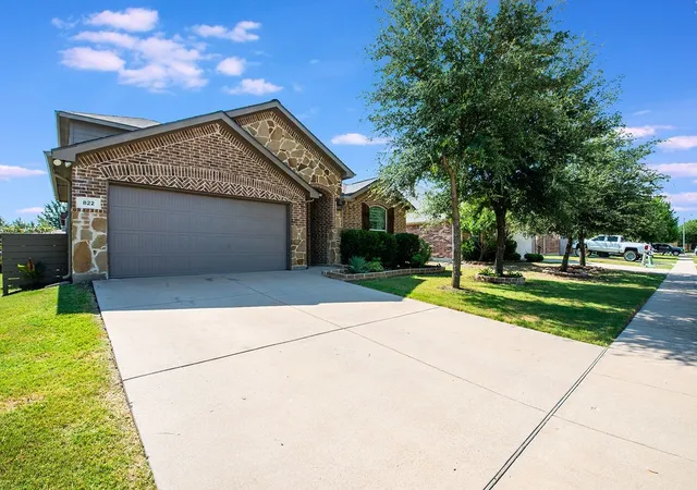 Photo 2 of Single family home for sale at 822 Graham Dr, Burleson, TX 76028 | MLS# 21324695 | Listing updated on 2026-07-09