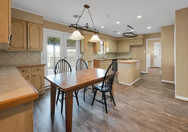 Photo 4 of Single family home for sale at 596 Saffle Rd, Robinson, TX 76706 | MLS# 21325223 | Listing updated on 2026-08-22