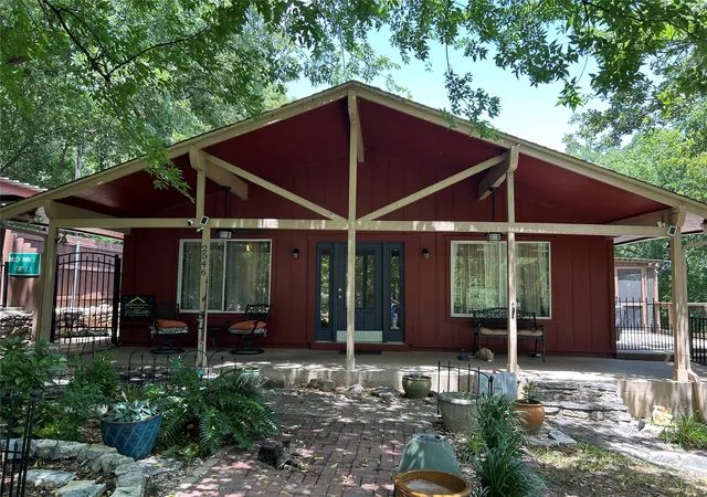 Photo 2 of Sale Pending at 2546 Rockcliff Ct, Granbury, TX 76048 | MLS# 21322432 | Listing updated on 2026-08-21