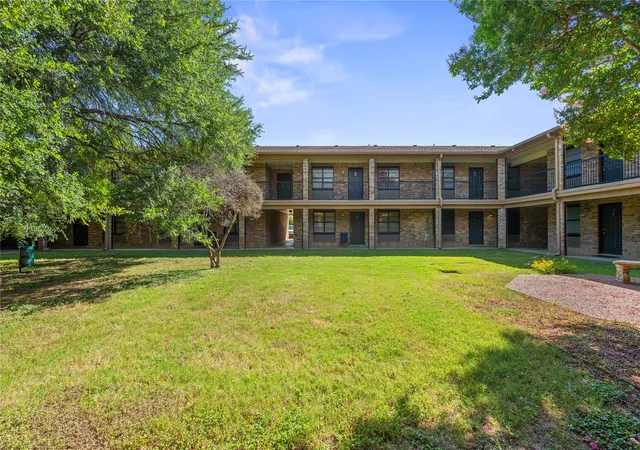 Listing Photo 1 - Condo for sale in building located at 1214 Baylor Ave, Waco, TX 76706 - Unit #111