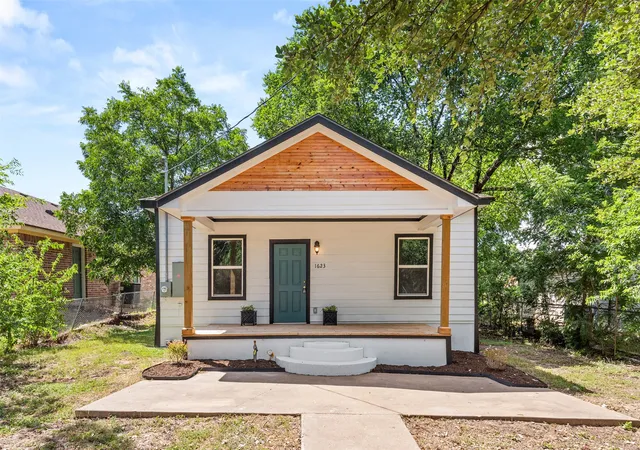 Photo 1 of Single family home for sale at 1623 Burnett Ave, Waco, TX 76706 | MLS# 21324601 | Listing updated on 2026-08-22