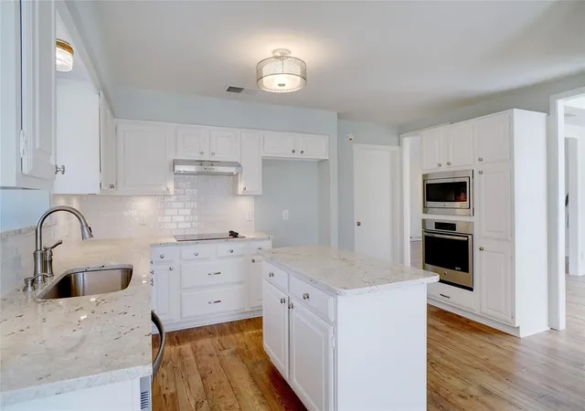 Photo 3 of Sale Pending at 8 Salida Dr, Roanoke, TX 76262 | MLS# 21325346 | Listing updated on 2026-07-23